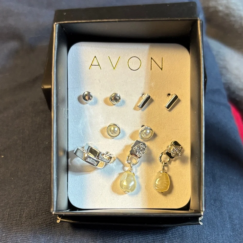 Monet necklace, 6 pairs of Avon earrings, and Avon pendant necklace. - Picture 6 of 10